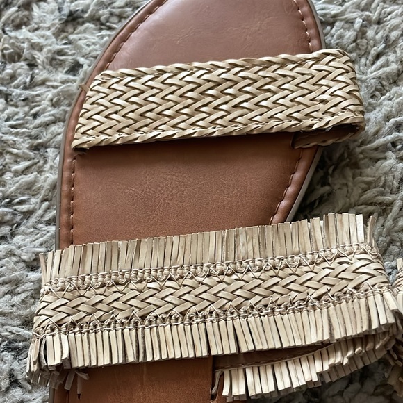 Universal Thread raffia sandals - Picture 3 of 4